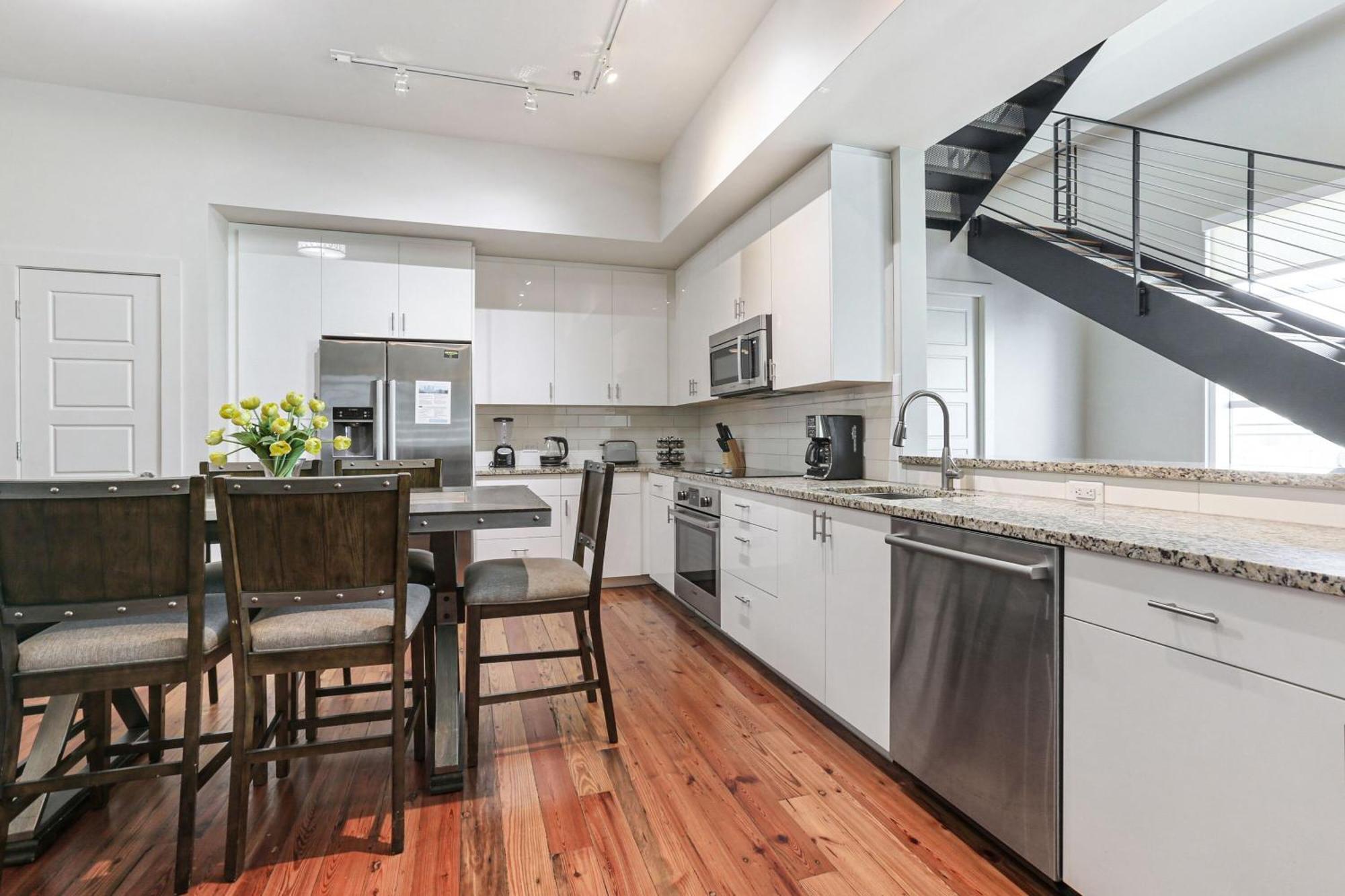 Upscale Condos And Penthouses Close To Canal And Bourbon St ニューオーリンズ エクステリア 写真