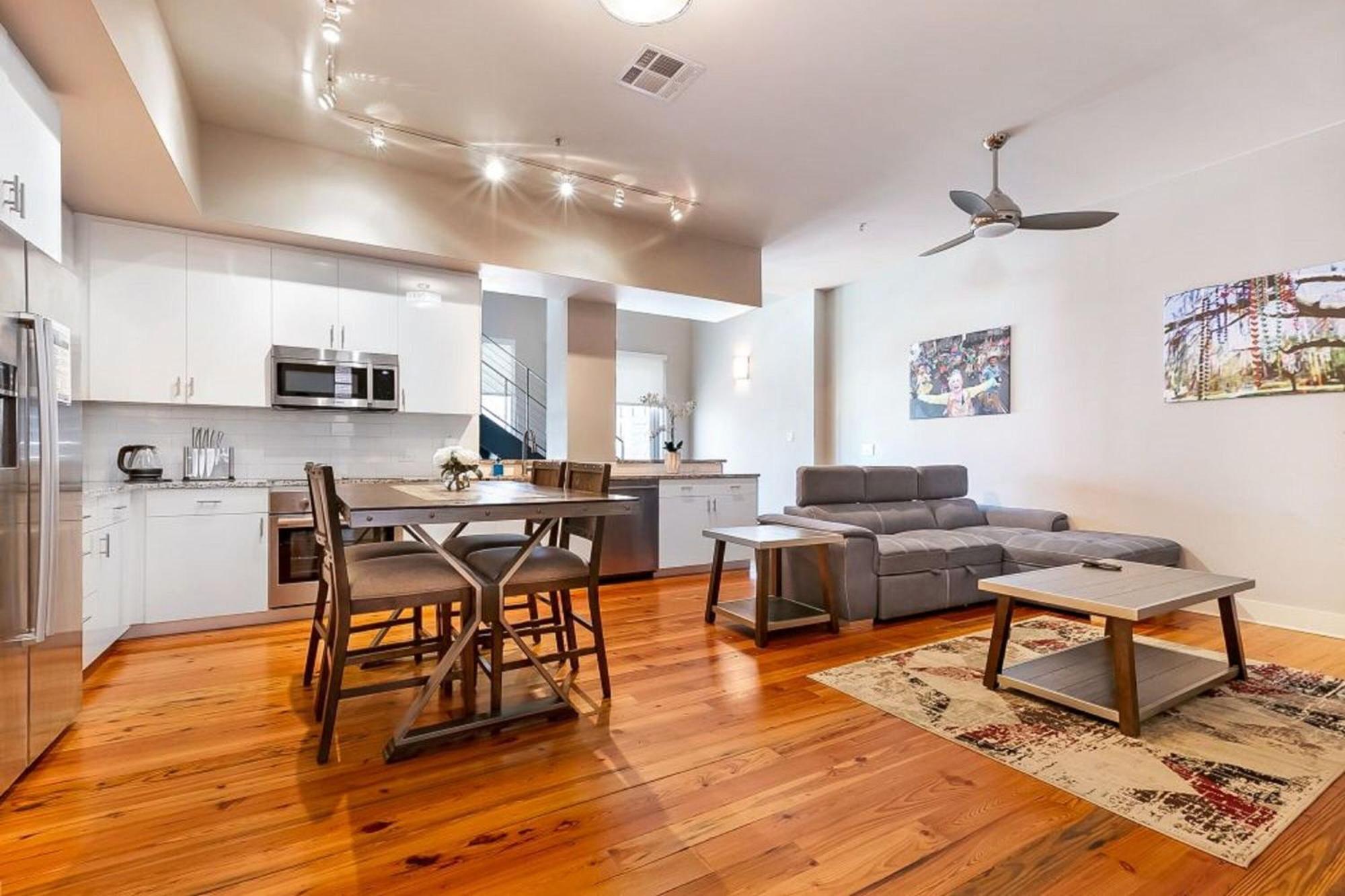 Upscale Condos And Penthouses Close To Canal And Bourbon St ニューオーリンズ エクステリア 写真