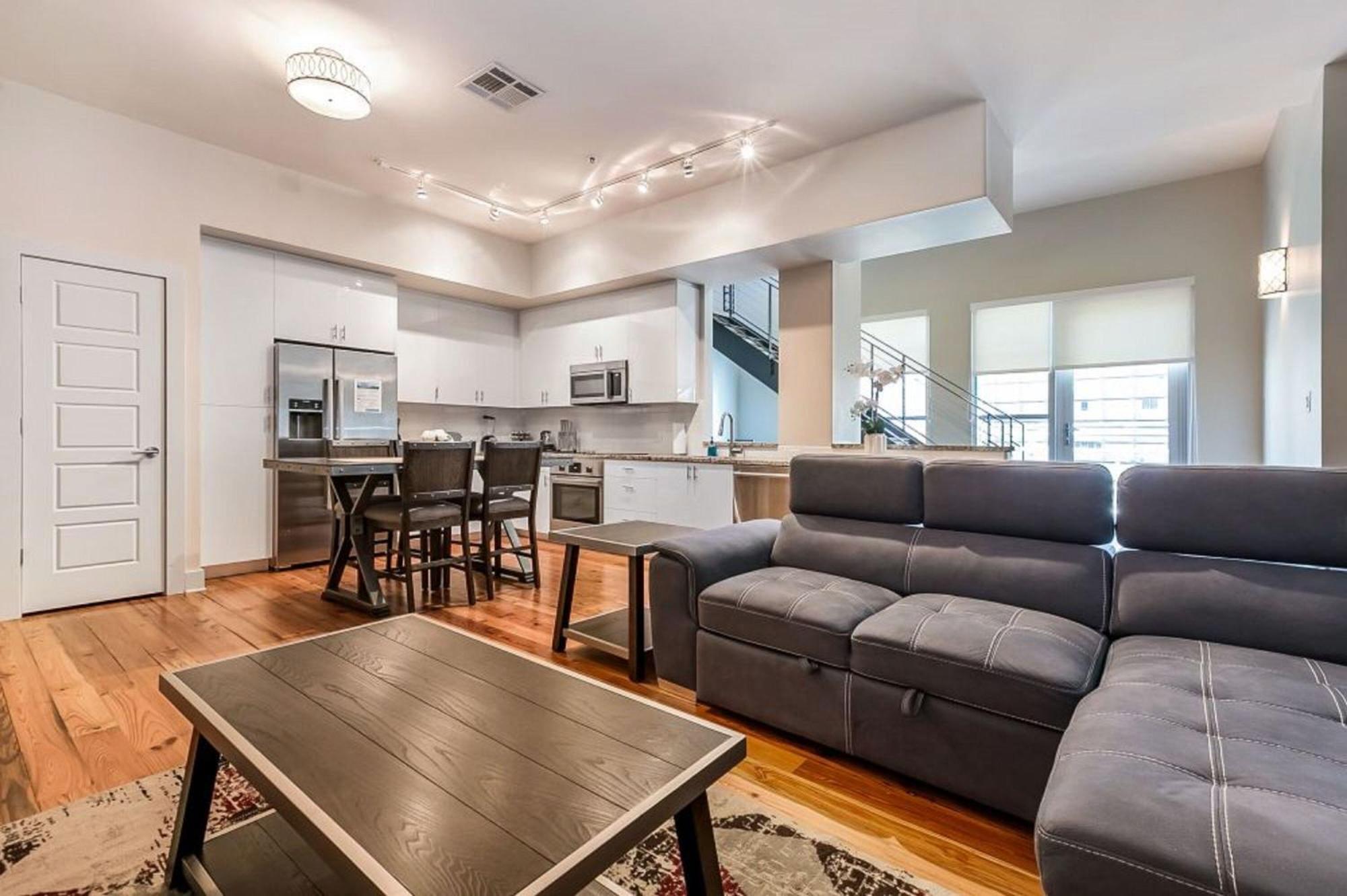 Upscale Condos And Penthouses Close To Canal And Bourbon St ニューオーリンズ エクステリア 写真