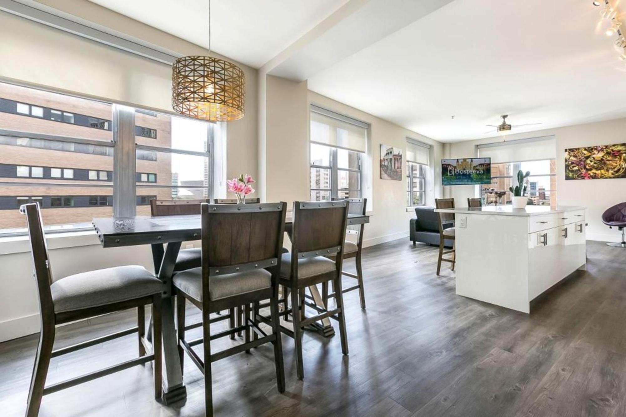 Upscale Condos And Penthouses Close To Canal And Bourbon St ニューオーリンズ エクステリア 写真