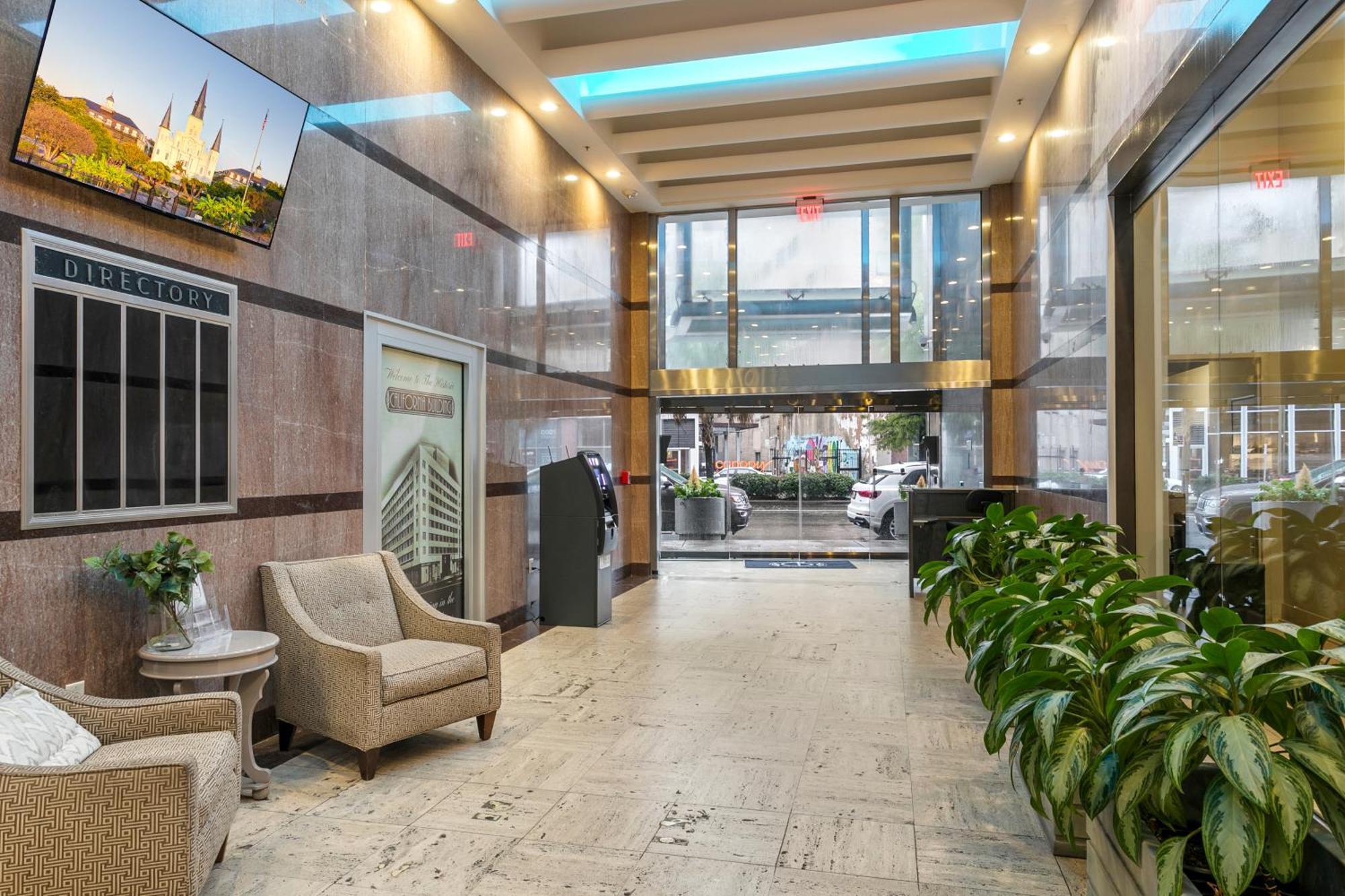 Upscale Condos And Penthouses Close To Canal And Bourbon St ニューオーリンズ エクステリア 写真